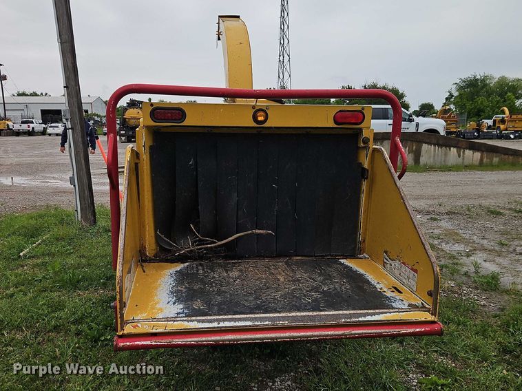 image for item EO7329 2001 Vermeer BC1000XL wood chipper