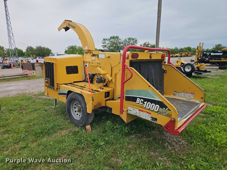 image for item EO7329 2001 Vermeer BC1000XL wood chipper