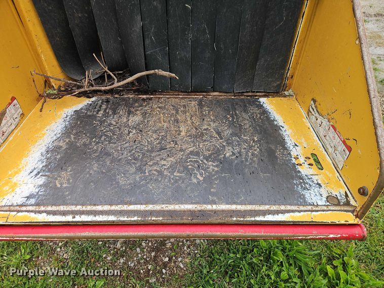 image for item EO7329 2001 Vermeer BC1000XL wood chipper