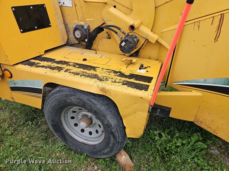 image for item EO7329 2001 Vermeer BC1000XL wood chipper