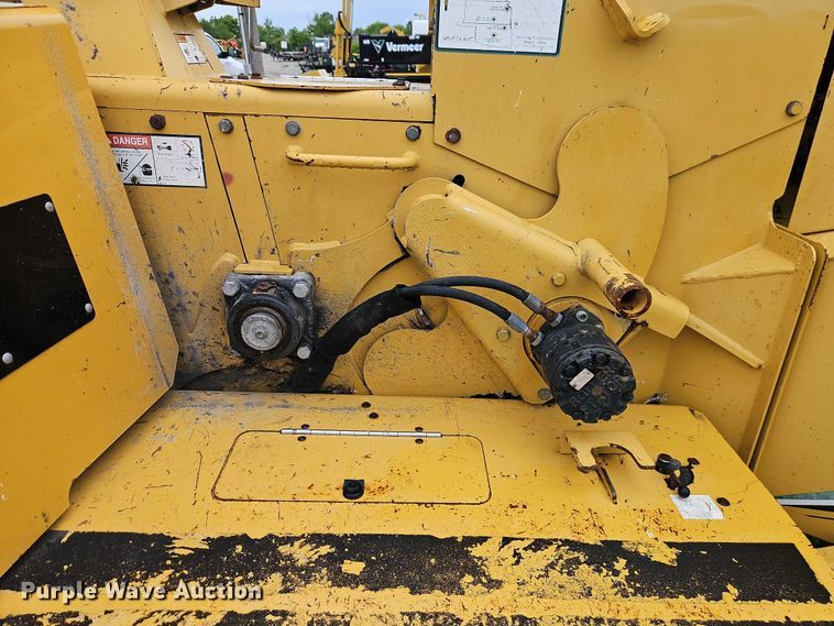 image for item EO7329 2001 Vermeer BC1000XL wood chipper