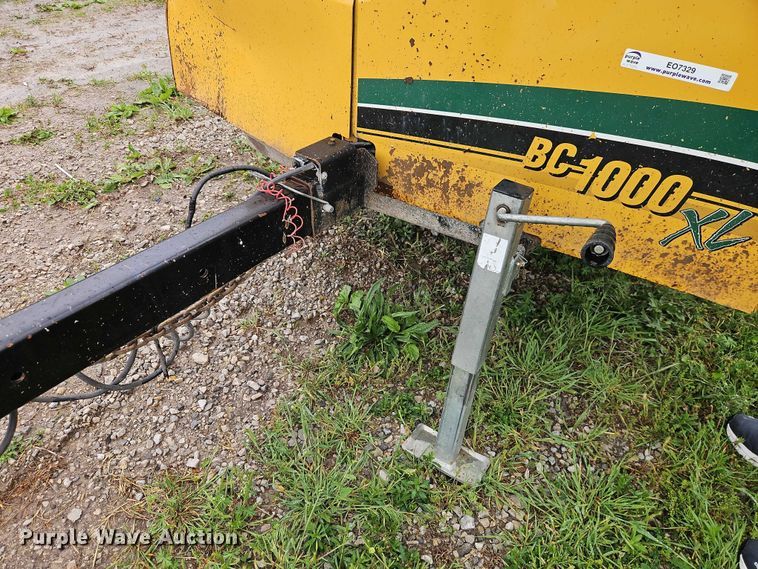 image for item EO7329 2001 Vermeer BC1000XL wood chipper
