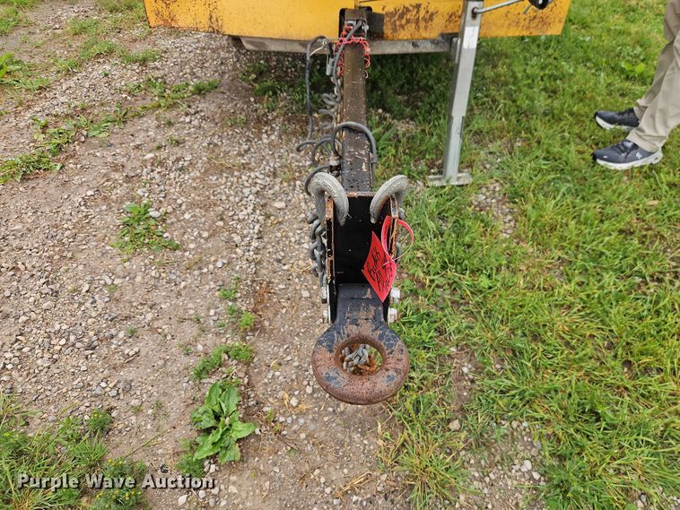 image for item EO7329 2001 Vermeer BC1000XL wood chipper