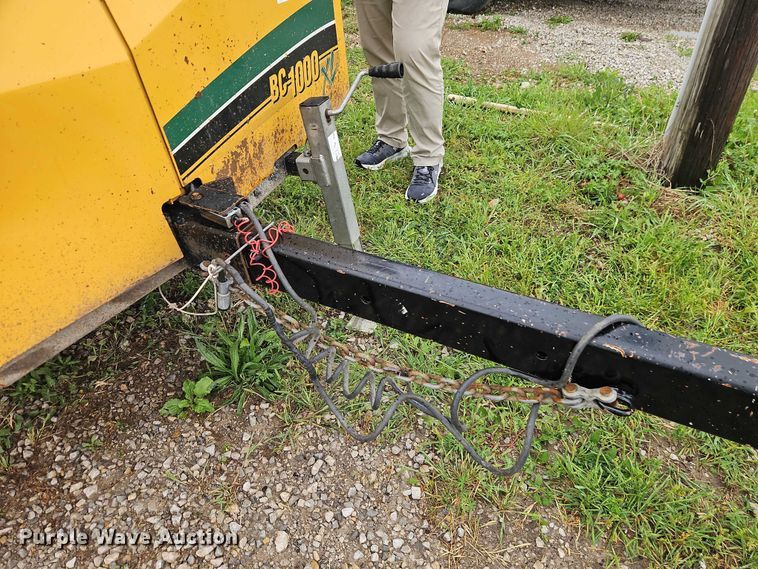 image for item EO7329 2001 Vermeer BC1000XL wood chipper