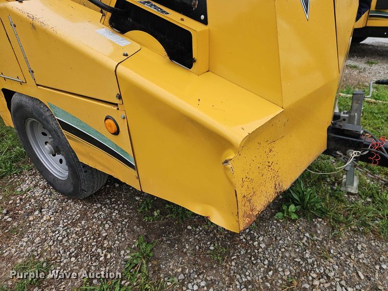 image for item EO7329 2001 Vermeer BC1000XL wood chipper