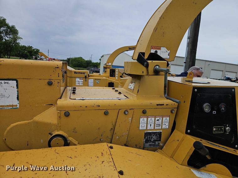 image for item EO7329 2001 Vermeer BC1000XL wood chipper