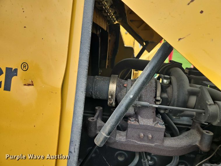 image for item EO7329 2001 Vermeer BC1000XL wood chipper