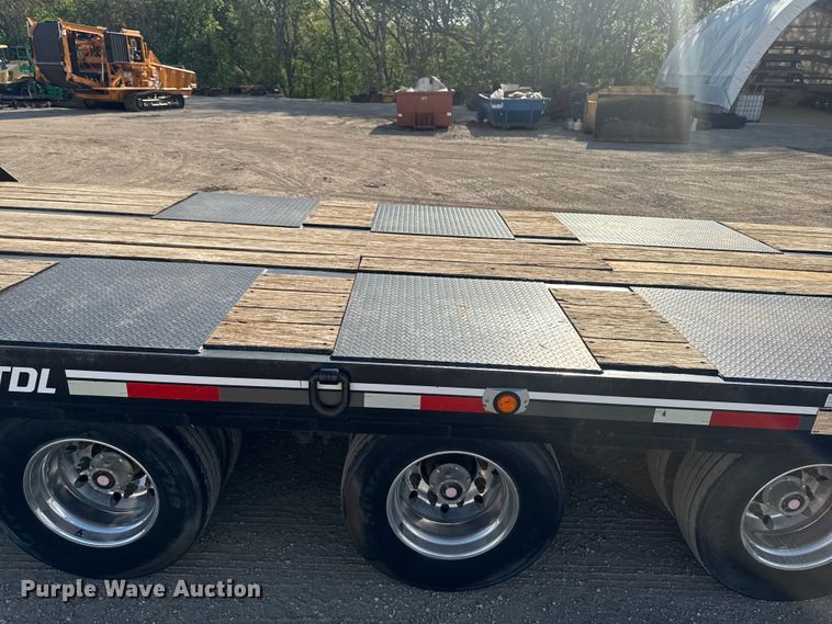 image for item ER0481 2019 Interstate Trailers, Inc. 50TDL tilt deck equipment trailer