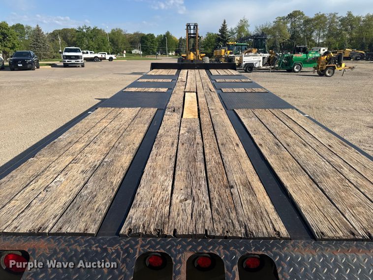 image for item ER0481 2019 Interstate Trailers, Inc. 50TDL tilt deck equipment trailer