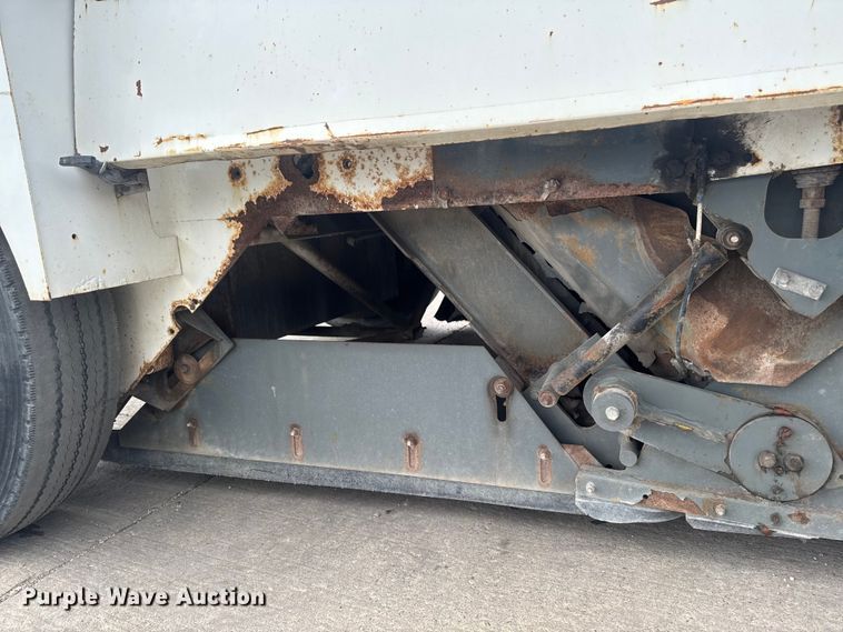 image for item ER0482 2001 Elgin Pelican P series street sweeper