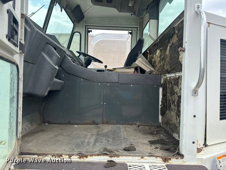 image for item ER0482 2001 Elgin Pelican P series street sweeper