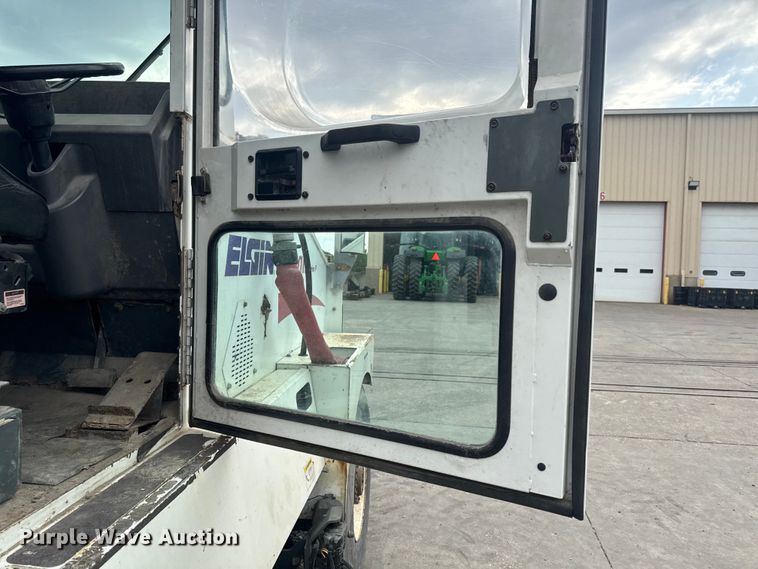 image for item ER0482 2001 Elgin Pelican P series street sweeper