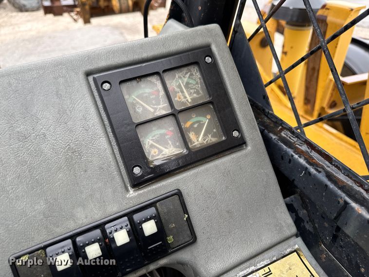 image for item ER0493 1996 Caterpillar TH63 telehandler