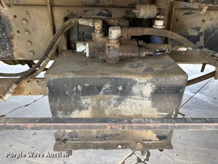 image for item ER7570 2006 Chevrolet C6500 dump truck