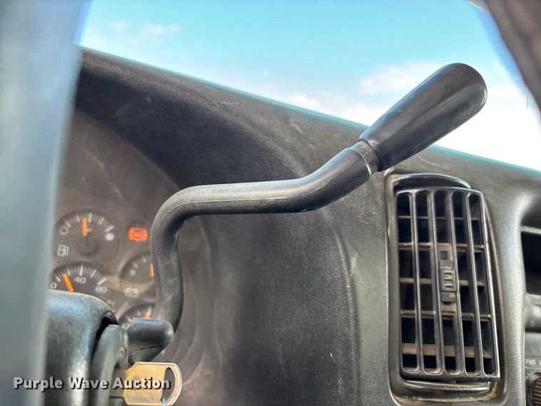 image for item ER7570 2006 Chevrolet C6500 dump truck