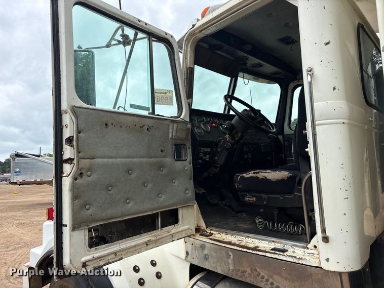 image for item ET2008 1999 Western Star 4900 dump truck