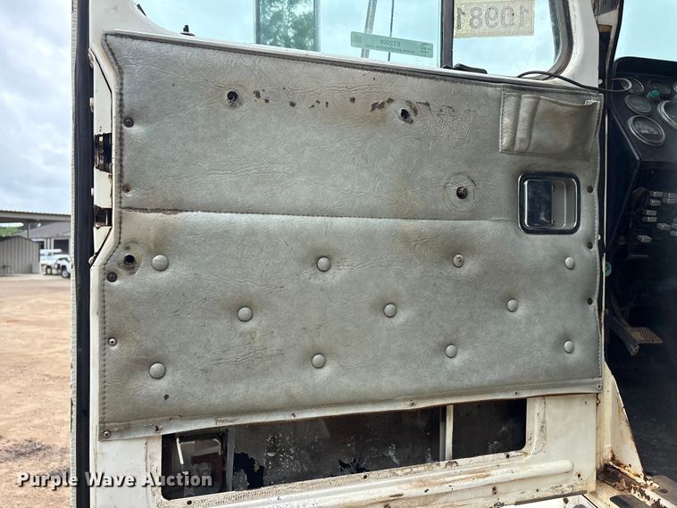 image for item ET2008 1999 Western Star 4900 dump truck