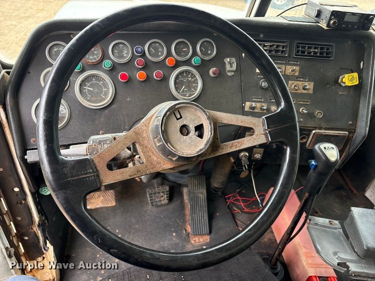 image for item ET2008 1999 Western Star 4900 dump truck