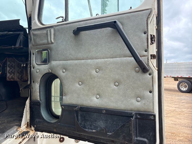 image for item ET2008 1999 Western Star 4900 dump truck
