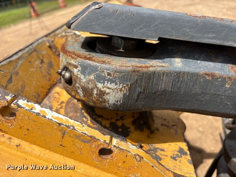 image for item ET2011 2017 John Deere 700K LGP dozer