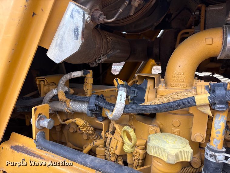 image for item ET2011 2017 John Deere 700K LGP dozer