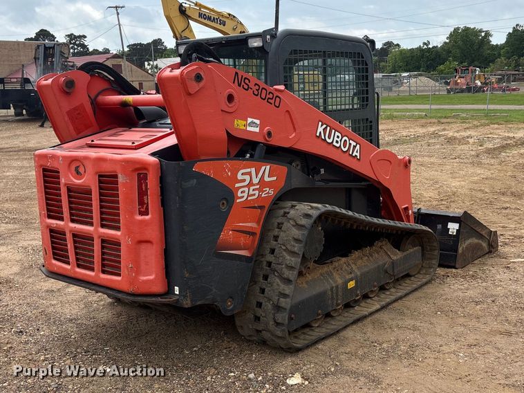 image for item ET2012 2018 Kubota SVL 95 tracked skid steer loader