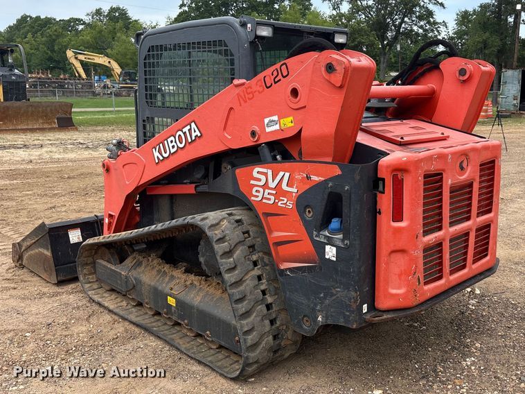image for item ET2012 2018 Kubota SVL 95 tracked skid steer loader