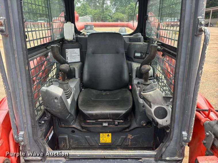 image for item ET2012 2018 Kubota SVL 95 tracked skid steer loader