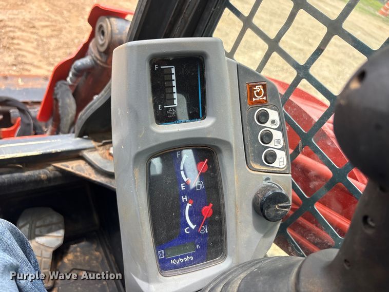 image for item ET2012 2018 Kubota SVL 95 tracked skid steer loader