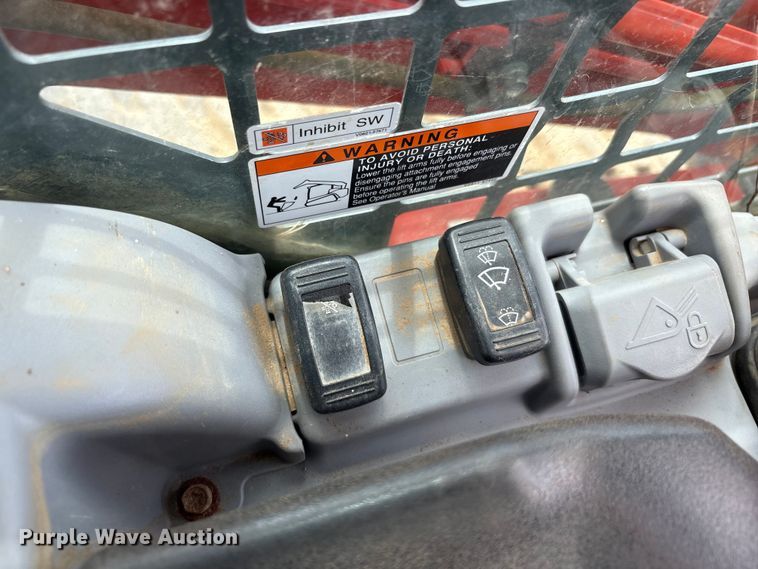 image for item ET2012 2018 Kubota SVL 95 tracked skid steer loader