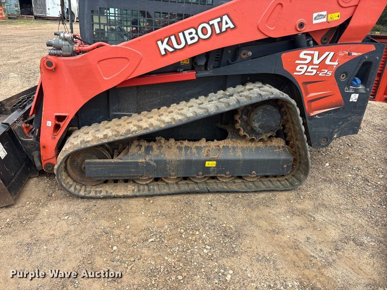 image for item ET2012 2018 Kubota SVL 95 tracked skid steer loader