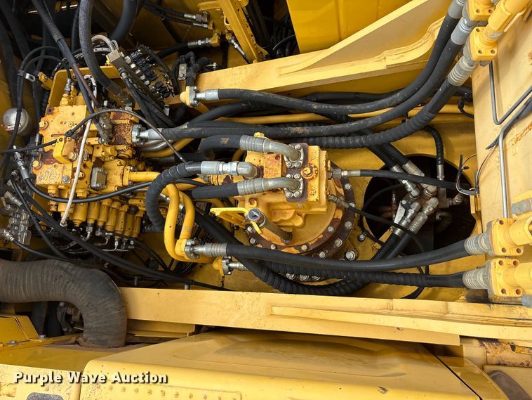 image for item ET2013 2014 Komatsu PC360LC-10 excavator