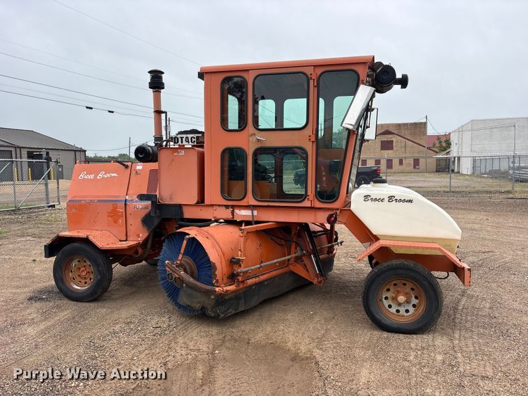 image for item ET2015 2002 Broce RJ350 broom