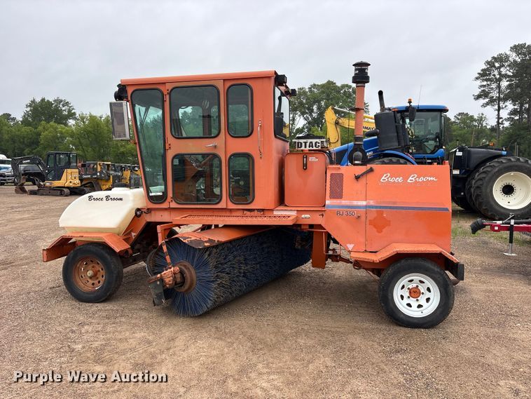 image for item ET2015 2002 Broce RJ350 broom
