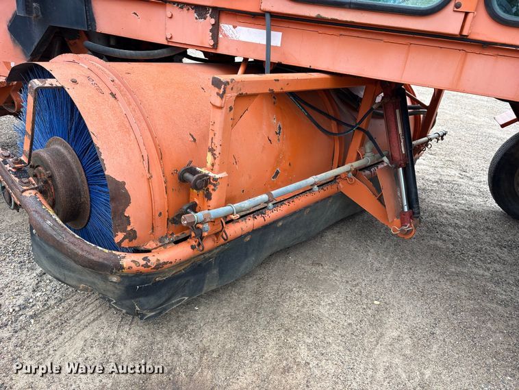 image for item ET2015 2002 Broce RJ350 broom