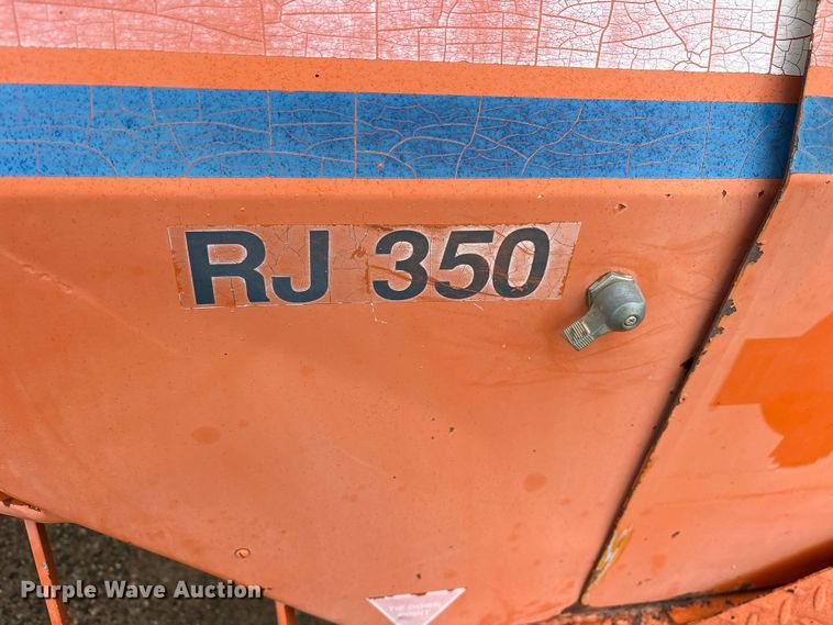 image for item ET2015 2002 Broce RJ350 broom