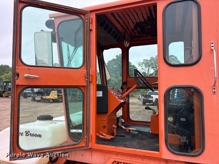 image for item ET2015 2002 Broce RJ350 broom