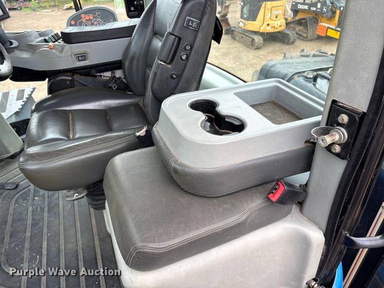 image for item ET2016 2019 New Holland T9.645S Scraper Special 4WD tractor