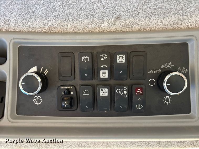 image for item ET2016 2019 New Holland T9.645S Scraper Special 4WD tractor
