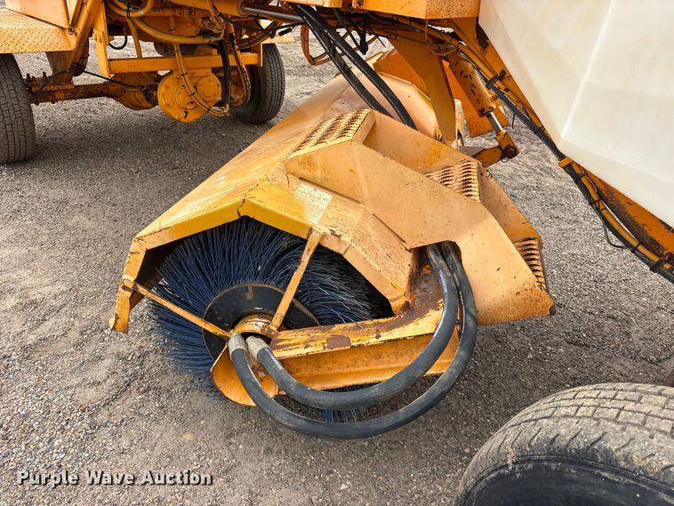 image for item ET2018 Rosco RB-48 broom