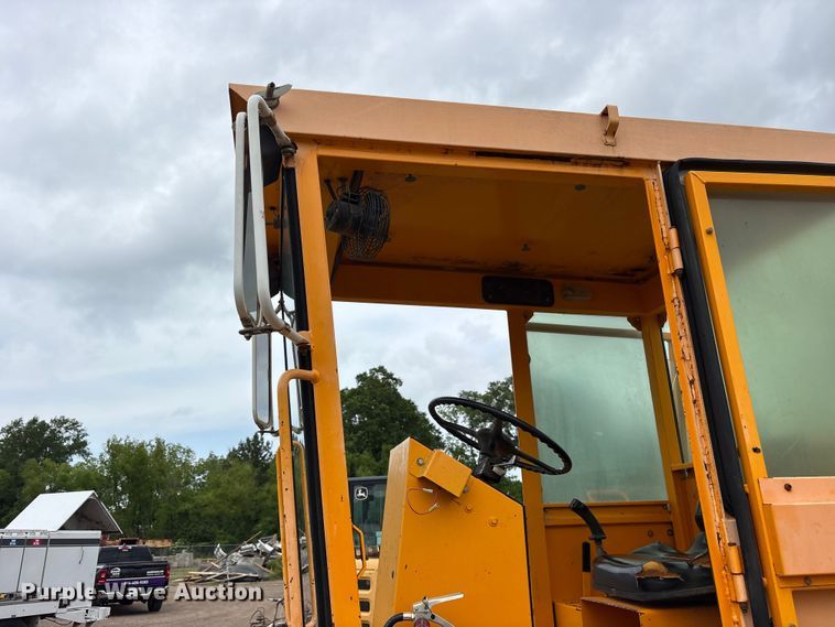 image for item ET2018 Rosco RB-48 broom