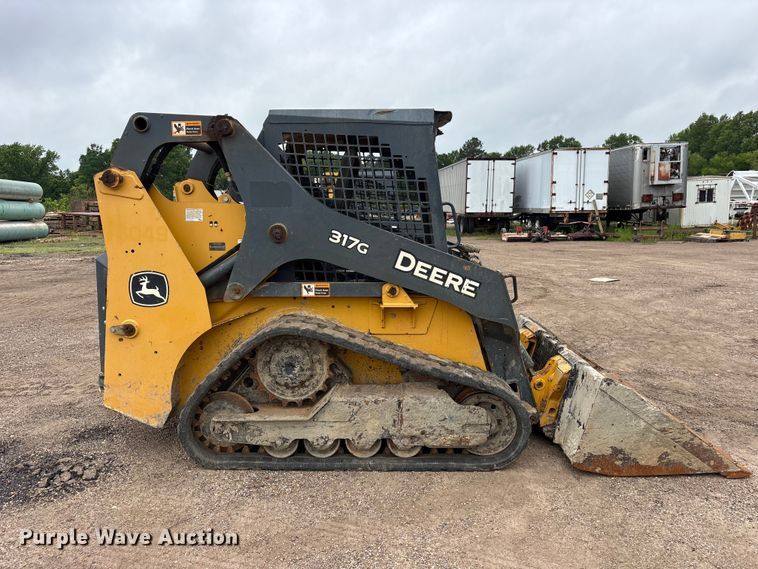 image for item ET2026 2017 John Deere 317G tracked skid steer loader