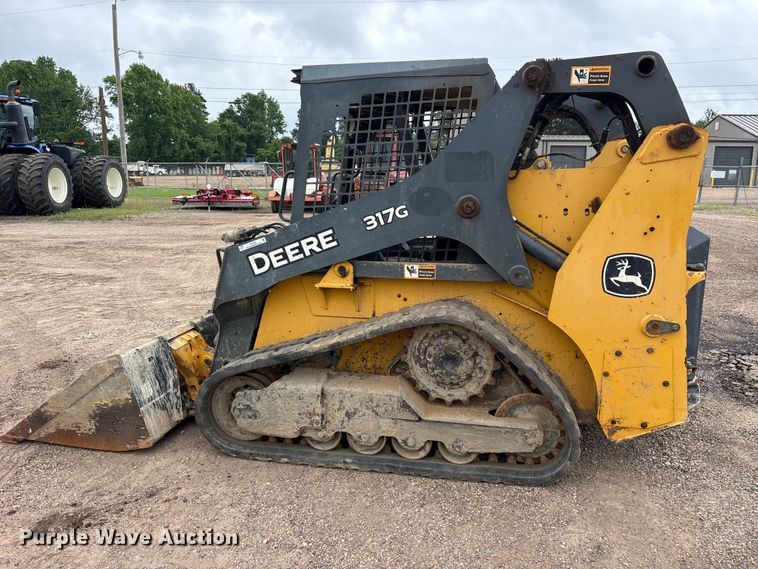 image for item ET2026 2017 John Deere 317G tracked skid steer loader