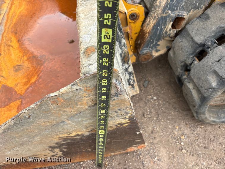 image for item ET2026 2017 John Deere 317G tracked skid steer loader
