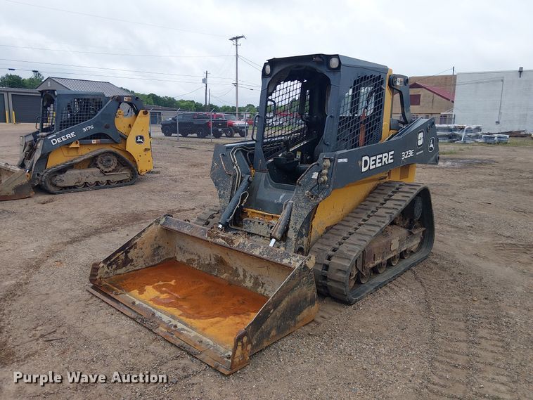 image for item ET2027 2017 John Deere 323E tracked skid steer loader
