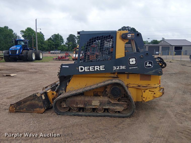 image for item ET2027 2017 John Deere 323E tracked skid steer loader