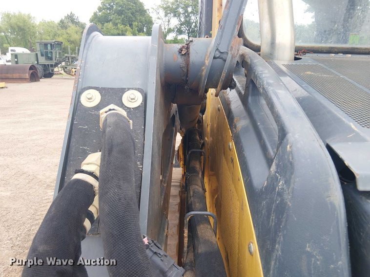 image for item ET2027 2017 John Deere 323E tracked skid steer loader