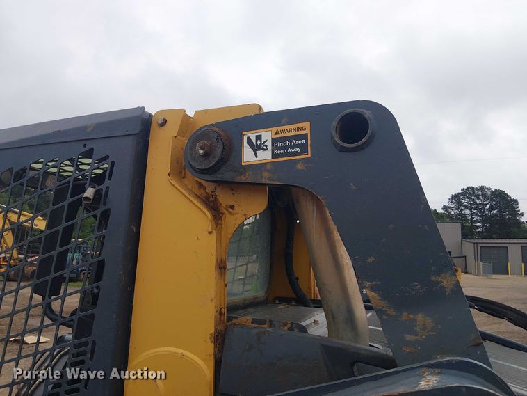 image for item ET2027 2017 John Deere 323E tracked skid steer loader