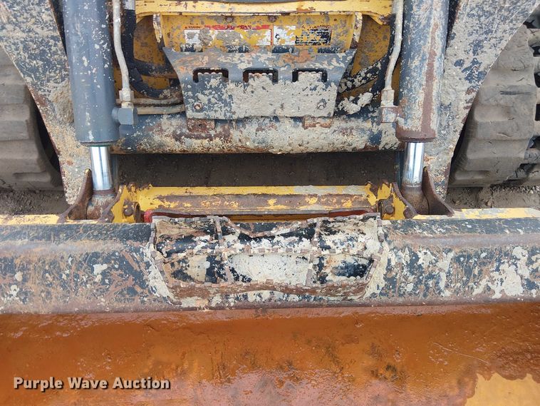 image for item ET2027 2017 John Deere 323E tracked skid steer loader