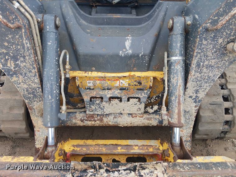 image for item ET2027 2017 John Deere 323E tracked skid steer loader